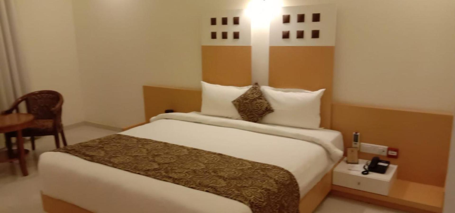 Hotel Roma Kristo Dwārka Bagian luar foto