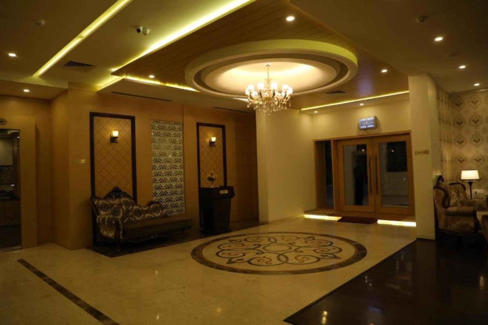 Hotel Roma Kristo Dwārka Bagian luar foto