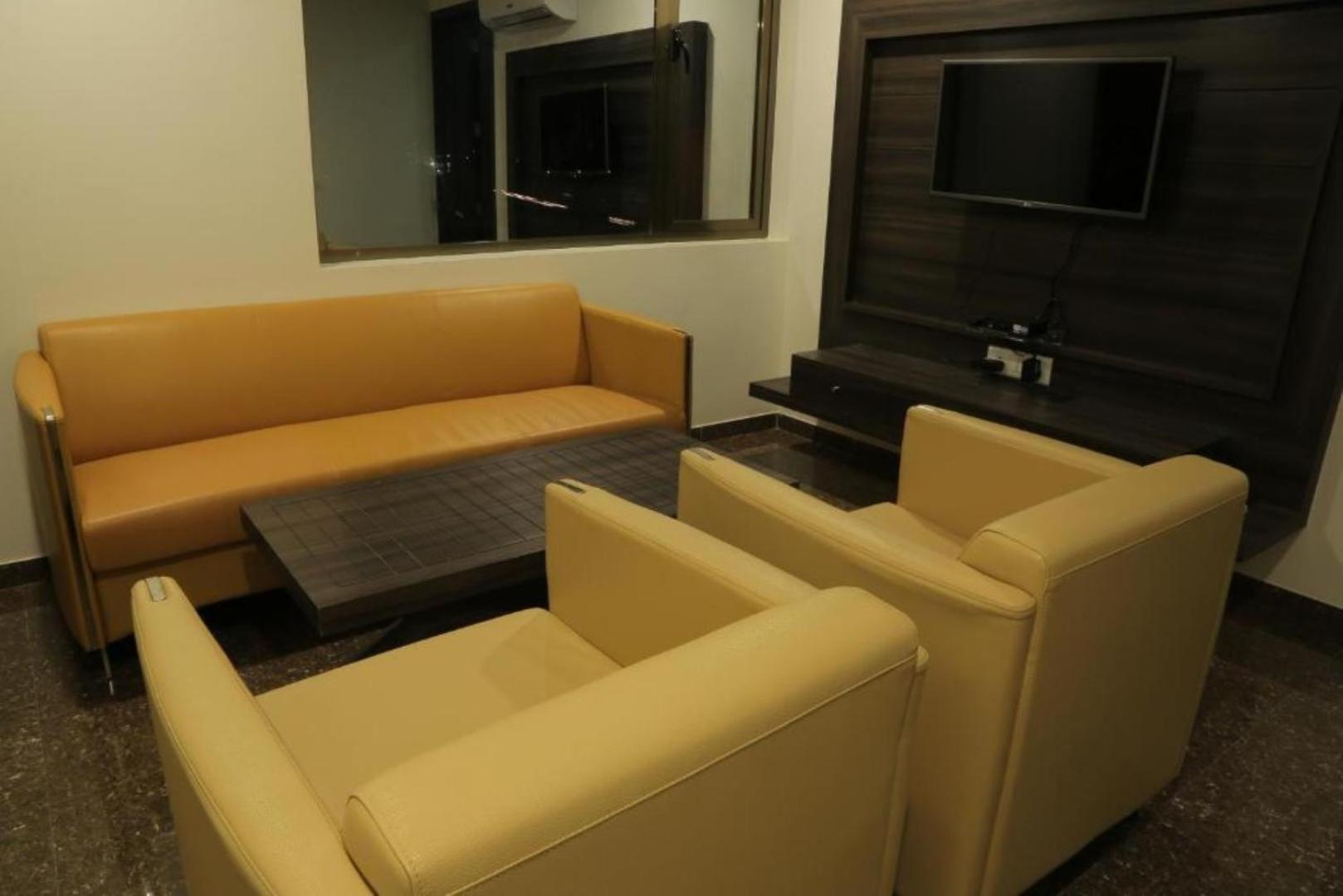 Hotel Roma Kristo Dwārka Bagian luar foto