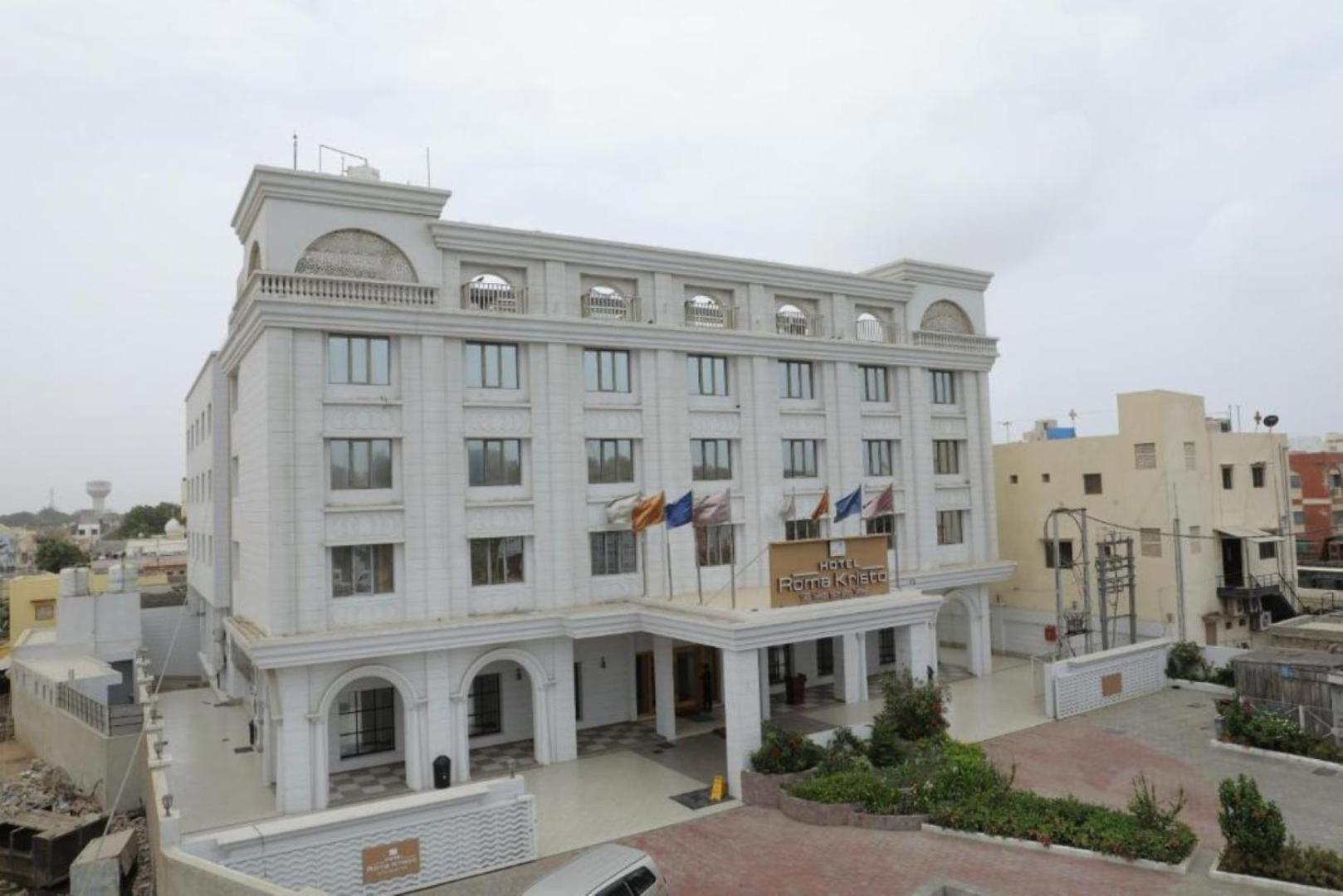 Hotel Roma Kristo Dwārka Bagian luar foto