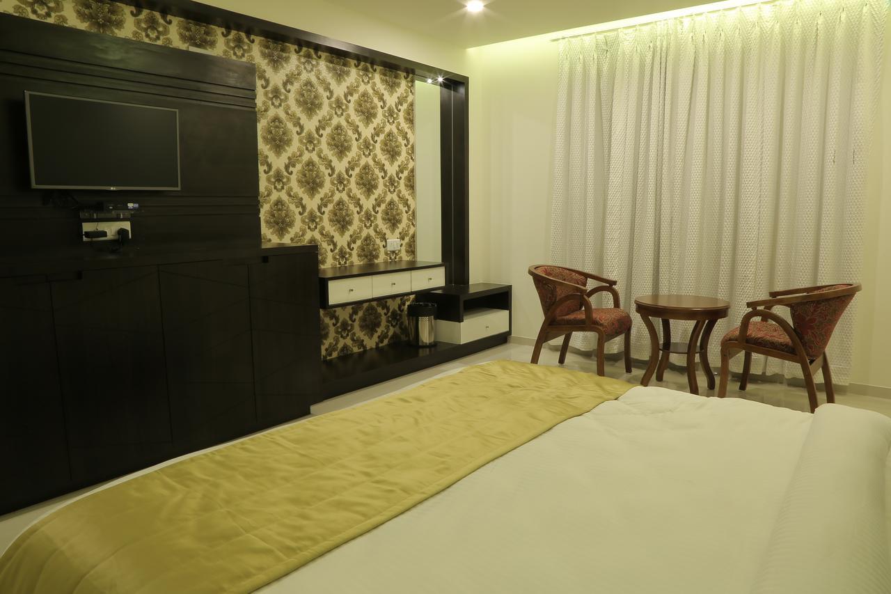 Hotel Roma Kristo Dwārka Bagian luar foto