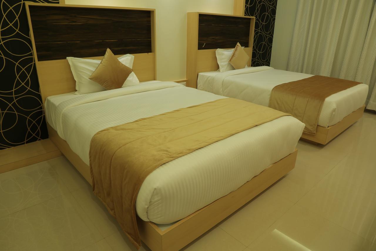 Hotel Roma Kristo Dwārka Bagian luar foto