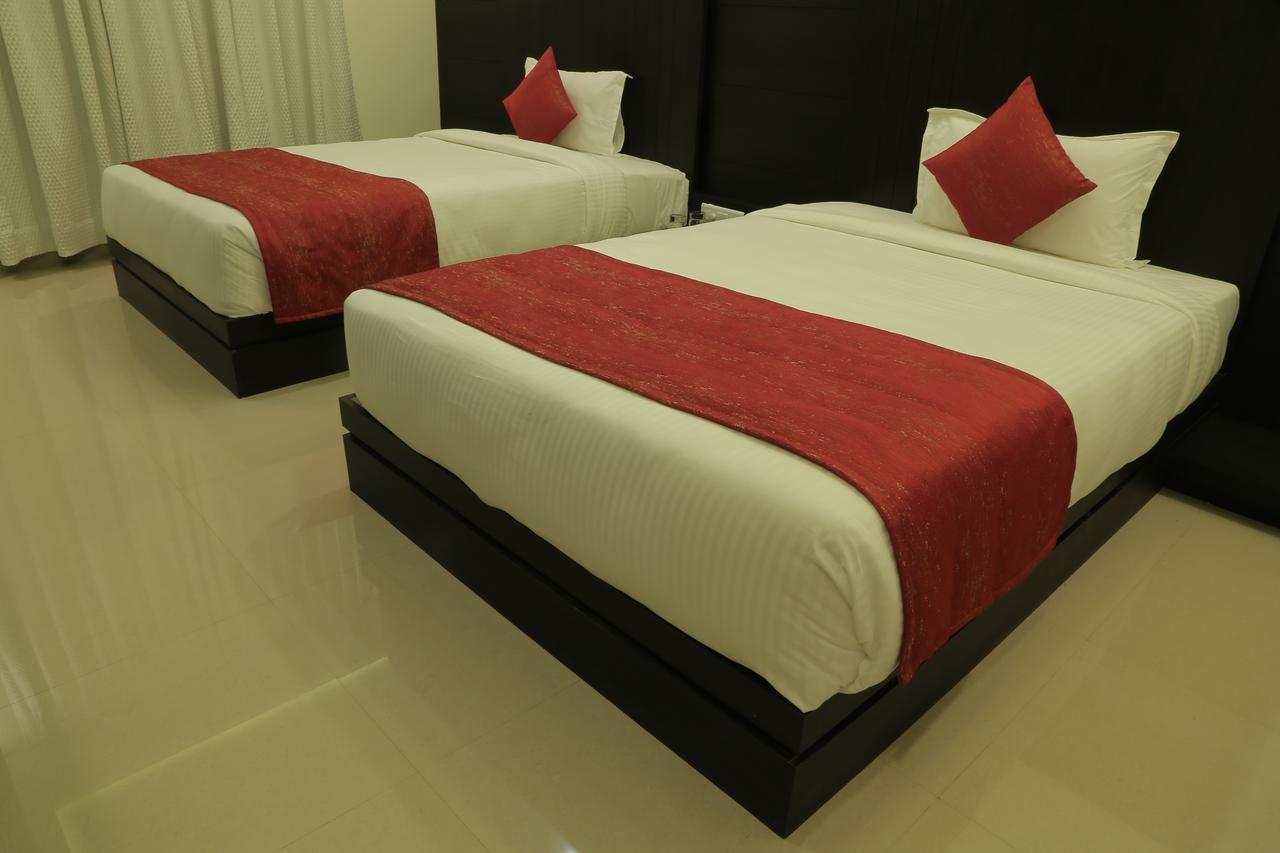 Hotel Roma Kristo Dwārka Bagian luar foto