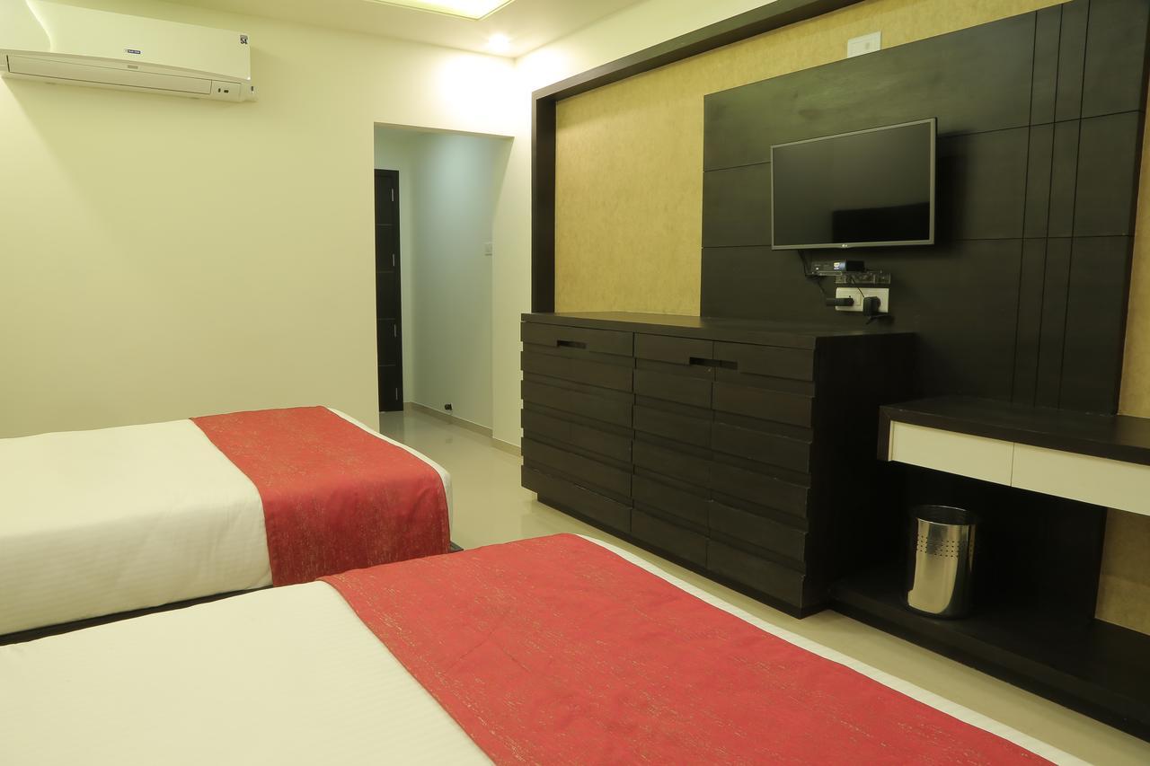 Hotel Roma Kristo Dwārka Bagian luar foto