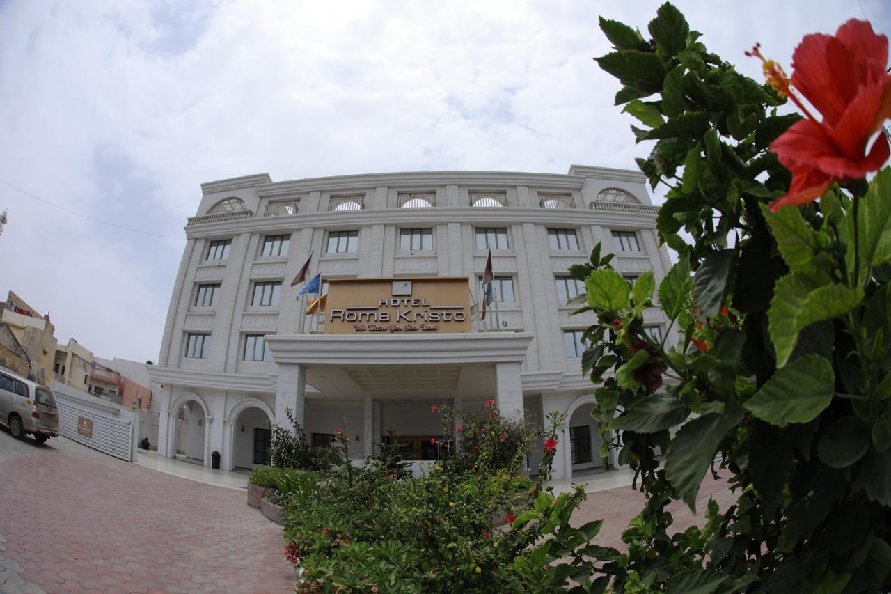Hotel Roma Kristo Dwārka Bagian luar foto