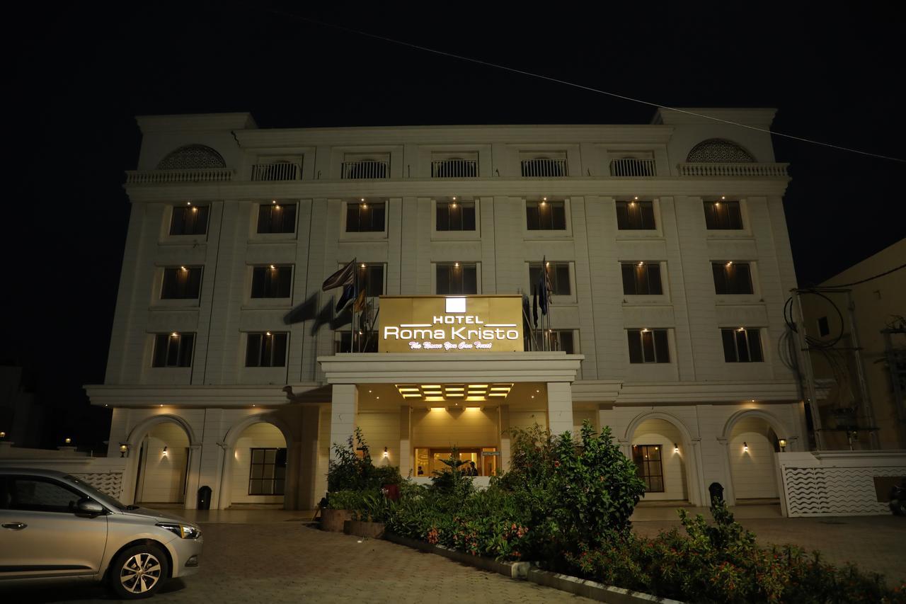 Hotel Roma Kristo Dwārka Bagian luar foto